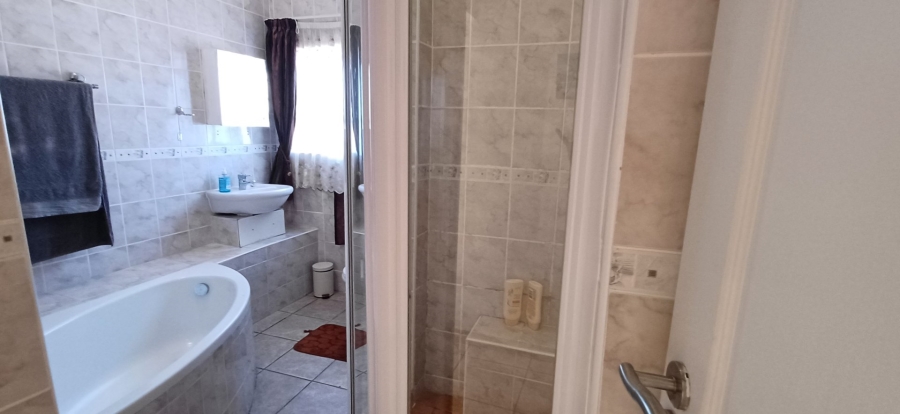 3 Bedroom Property for Sale in Dana Bay Western Cape